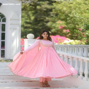 Hermoso traje Anarkali de seda Nc Vichitra con encaje dorado, listo para usar, de manga larga, conjunto de pantalón y dupatta, exportador indio. - Product Image 1
