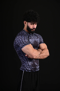 T-shirt de compression à manches courtes pour homme, imprimé géométrique, col rond, séchage rapide, en Spandex et Polyester, idéal pour toutes les saisons - Product Image 3