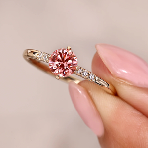 แหวนเพชรทรงกลมสีชมพูในทองคำขาว 1.09 กะรัต เพชรเลี้ยงในห้องปฏิบัติการ แหวนหมั้น แหวนแต่งงาน เครื่องประดับ แหวนทอง 14k แหวนนิรันดร์เคลือบทองคำขาว - Product Image 4