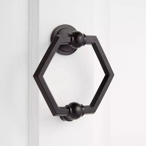 Aldaba de puerta de latón grande con revestimiento negro elegante, diseño personalizado para puertas de Casa, decoración duradera para Aplicaciones de cocina de tocador - Product Image 1