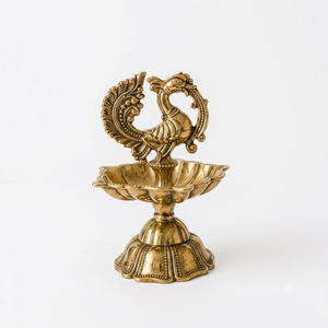 Ensemble de lampes à huile traditionnelles en laiton du Kerala Nilavilakku, faites à la main, pour Pooja, Deepam, Diya décoratif, lampe de temple, décoration de la maison, cadeau pour les fêtes - Product Image 1