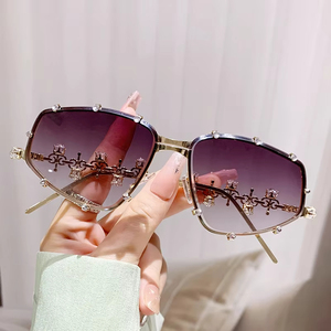 2025 Wholesale Brand Design Cut Lens Fashionable Oversized Custom Logo Hollow Diamond Rhinestone Y2k Oval Metal <b>Sunglasses</b> - Product Image 5