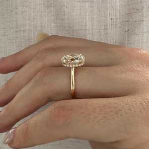 Bague de fiançailles ovale 3 carats en diamant de laboratoire E VVS2 avec halo caché, bague ton sur ton style cathédrale, certifiée IGI - Product Image 2