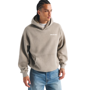 Sweat à capuche beige personnalisé pour homme, logo minimaliste sur la poitrine, streetwear haut de gamme, fabricant de vêtements OEM, fournisseur en gros de marques privées - Product Image 3