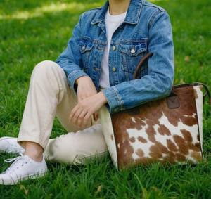 Sac fourre-tout en cuir véritable de vachette à poils, fermeture éclair, broderie, couleur unie - Sac à bandoulière de créateur pour femme LHTB-0025 - Product Image 2