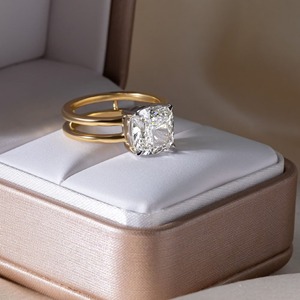 Anillo de compromiso de oro sólido de 14 quilates de dos tonos con diamante cultivado en laboratorio de corte cojín, doble banda, 8 mm, anillo de boda, regalo para mujer - Product Image 3