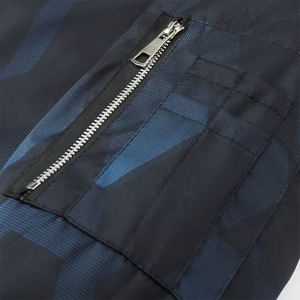 Chaquetas bomber personalizadas con impresión por sublimación 100% poliéster para hombre, a la moda, resistentes al viento, de manga larga y con cierre de cremallera. - Product Image 3
