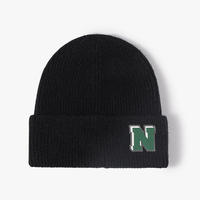 Bonnet en tricot noir avec broderie verte N, unisexe, pour adulte, hiver, décontracté, 56-58 cm