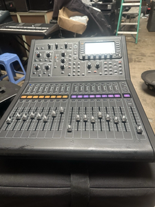 Console de mixage numérique professionnelle MIDAS M32R LIVE, 40 canaux d'entrée pour concerts, églises, studios et diffusion - Product Image 2