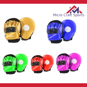 Équipement professionnel de boxe : Palettes de frappe en cuir personnalisées pour l'entraînement de boxe et d'arts martiaux – Qualité pakistanaise - Product Image 2