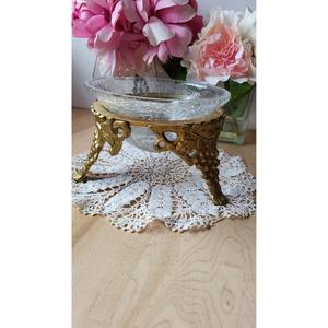 Hermosa tazón de servir de vidrio y latón que crea una presentación lujosa para incluso los platos más sencillos. - Product Image 6