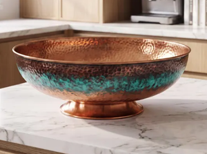 Frutero de Cobre Martillado con Patina Teal y Detalles en Turquesa Verdigris, Centro de Mesa Decorativo Metálico con Base para Cocina - Product Image 3