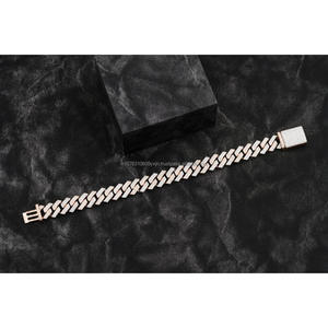 Bracelet chaîne cubaine bicolore de qualité supérieure avec pierres en moissanite VVS et fermoir caché sécurisé - Product Image 3