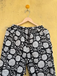 Black Floral Printed Cotton <b>Pajamas</b> Set Long Sleeve Turn-down Collar Elastic Waist Casual Sleepwear Full Length Woven <b>2</b>-<b>Piece</b> - Product Image 5