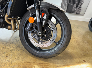 Los Mejores Distribuidores de la Motocicleta Deportiva Triumph Street Triple 765 R 2025 en Venta - Product Image 4