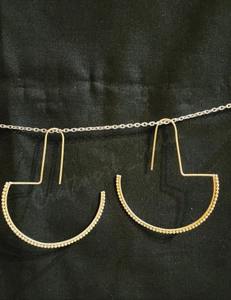 Boucles d'oreilles pendantes en laiton faites à la main, motif cactus, très demandées, bijoux de mode modernes pour femmes, pour fêtes et mariages, à prix compétitif - Product Image 3