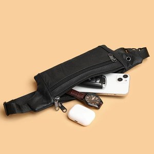 Bolso Bandolera de Cuero Negro Personalizado para Hombre, Elegante Bolso de Cintura con Múltiples Cierres, Correa Ajustable, Diseño Antirrobo - Product Image 3