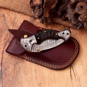 Cuchillo Plegable de Caza Personalizado de Damasco al por Mayor, Hecho a Mano, con Empuñadura de Madera Grabada a Mano con Águila, Cuchillo de Bolsillo de Grado Industrial, Cuero - Product Image 2