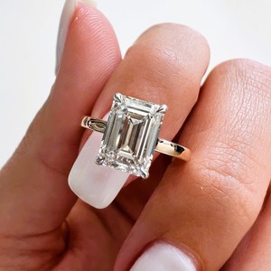 Anillo de Compromiso con Diamante Cultivado en Laboratorio de 2 Quilates, Corte Esmeralda, E VVS2, Halo Oculto, Ajuste Flush Fit, Anillo de Propuesta de Alta Gama, Certificado IGI - Product Image 5
