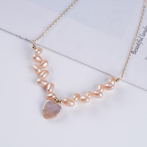 Petit collier pendentif baroque en perle d'eau douce naturelle, forme d'épi de blé, cœur rose, chaîne de clavicule, accessoire polyvalent pour tous les jours - Product Image 3