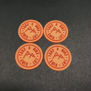 Parche de Goma Redondo Rojo de PVC 2D Personalizado al por Mayor de Fabricante para Ropa y Sombreros 2026 - Product Image 4