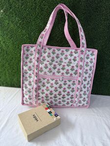 Bolso Tote Grande Acolchado de Algodón Hecho a Mano con Estampado Floral, Bolso de Hombro Acolchado Suave, Bolso de Mano Reutilizable Ecológico y Moderno - Product Image 6