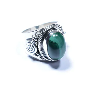 Anillo de Malaquita Natural en Plata de Ley 925, Hecho a Mano, con Gema Verde, Estilo Vintage Boho, Diseño Elegante, Venta al Por Mayor - Product Image 5