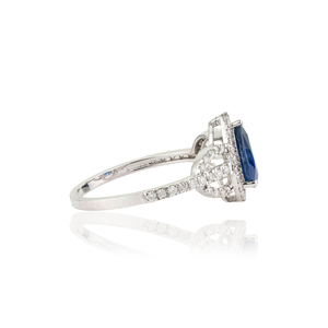 Bague de déclaration au design unique avec saphir bleu et diamant, en or blanc 14 carats pur, prix de gros, dernières nouveautés en bijouterie - Product Image 5
