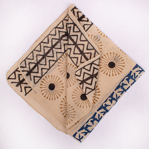 ผ้าพันคอทรงสี่เหลี่ยมพิมพ์ลายบล็อกทำมือระดับพรีเมียม สำหรับทุกเพศ ระบายอากาศได้ดี เป็นมิตรกับสิ่งแวดล้อม เนื้อผ้านุ่ม ยืดหยุ่นได้ ใช้ได้ทุกฤดู สำหรับพันคอ พันศีรษะ หรือพันหลัง - Product Image 3