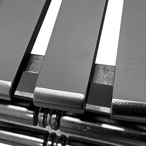 Sedia a Dondolo Nera per Adulti, Ideale per Balconi e Verande, Seduta Confortevole per Spazi Esterni - Product Image 2