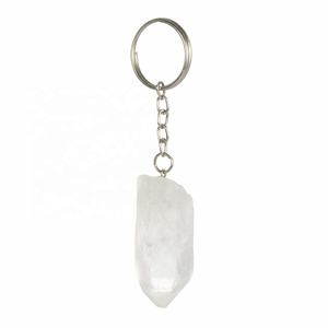 Haute qualité cristal clair naturel colonne hexagonale pierre à la main Point naturel métal porte-clés cristal pierre en gros - Product Image 3