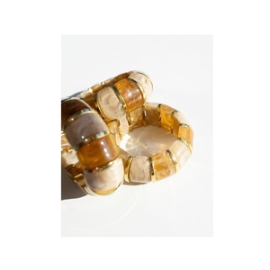 Bracelet en résine artistique avec surface brillante sophistiquée, bijou élégant pour les amateurs de mode tendance - Product Image 1