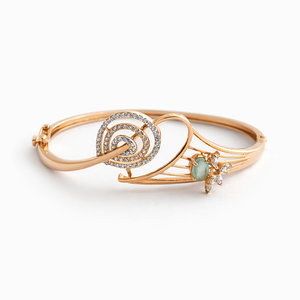 Bracelet spirale en or rose 18 carats avec cristal et accent de pierre verte pour femme, bijou élégant de créateur, cadeau pour mariage ou fête - Product Image 2