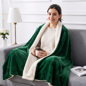 Manta Sherpa Lisa Verde de Forro Polar, Manta Tejida Personalizada para el Hogar y Viajes - Product Image 4