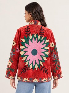 Veste Bohème Vintage en Velours Suzani Brodé Multicolore à Motifs Floraux, Style Indien, Manteau Coloré et Audacieux, Vêtement d'extérieur d'Art Populaire - Product Image 4