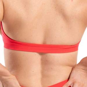 Top Deportivo Corto para Mujer con Logotipo Personalizado, Color Rojo Coral, Cuello Halter, Sin Costuras, con Tirantes Finos, para Gimnasio, Fitness y Ejercicio, Venta al Por Mayor - Product Image 6