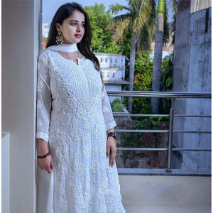 Conjunto de Top, Pantalón y Dupatta para Mujer con Elegante Bordado de Hilo de Algodón - Product Image 2