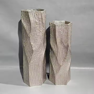 Decoración moderna para el hogar Florero de aluminio fundido Estilo niquelado Diseño hecho a mano por Azora Industries - Product Image 3