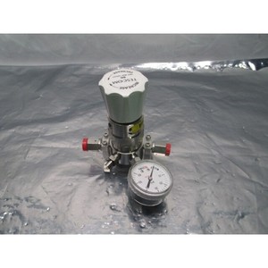 Régulateur Tescom 74-2462KR922-079 avec câble - Équipements et pièces semi-conductrices de renommée mondiale chez Trusted Global - Product Image 2