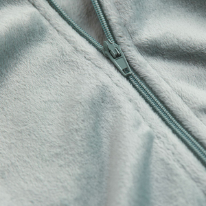 Sudadera Corta con Capucha para Mujer, Fabricada por Fabricante OEM, con Logotipo Personalizado, Diseño con Parches - Product Image 6