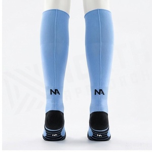 Chaussettes de sport respirantes bleues à motif géométrique pour adultes – Collection Printemps - Product Image 2