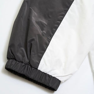 เสื้อแจ็คเก็ตบอมเบอร์แบบครอปพอดีตัวสำหรับฤดูหนาว  แบบมีฮู้ด ซิป ¼  กระเป๋าแบบมีฝาปิด  ตกแต่งด้วยผ้าแบบแพทช์เวิร์ค  ลายตัวอักษร  สไตล์วาร์ซิตี้ - Product Image 2