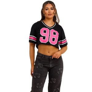 2025 nueva llegada de alta calidad, precio bajo, Tops cortos personalizados para mujeres con cuello en V 98 estampado Jersey camisa para ropa deportiva y ropa informal - Product Image 1