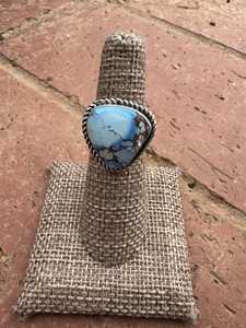 Bague artisanale en turquoise Golden Hills en argent sterling taille 6, bijou statement bohème du sud-ouest, cadeau artisanal en pierre précieuse pour elle - Product Image 1