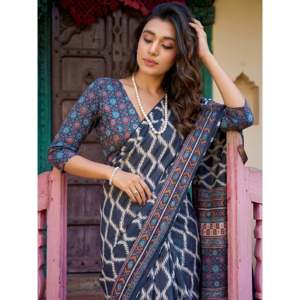 Hermoso Sari de Crepé Azul con Estampado Digital y Blusa para Mujer - Product Image 2