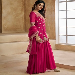 Ensemble Kurta Sharara en Georgette Rose Brodé VASTRA COTTAGE avec Dupatta à Bordure en Dentelle, Tenue Ethnique de Soirée pour Femmes - Product Image 3