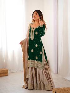 Ensemble Kurta Premium avec Gharara Évasée et Détails Miroir, Tenue Traditionnelle Indienne pour Femmes, Idéal pour les Occasions Spéciales, avec Dupatta en Organza - Product Image 4