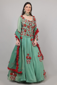 Lehenga Choli de Diseñador para Mujer con Cuentas de Flores Rojas, Adornos de Dana y Perlas, Prenda Moderna para Celebraciones - Product Image 2