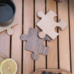 Ensemble de dessous-de-verre en bois massif en forme de puzzle, tapis de table emboîtables pour la maison, le café, le bar, cadeau unique et écologique - Product Image 1