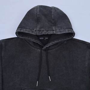 Hoodie court en molleton de coton, effet délavé, style vintage, avec logo personnalisé de haute qualité, pour femmes. - Product Image 2